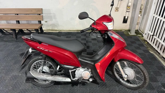 Biz 125 es 15 mil km disponível pra aluguel