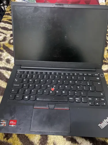 notebook Lenovo ThinkPad E14 Gen 2 com processador AMD Ryzen e placa de vídeo Radeon 
