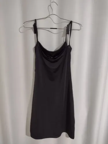 Vestido tubinho chumbo número 36 marca dzarm