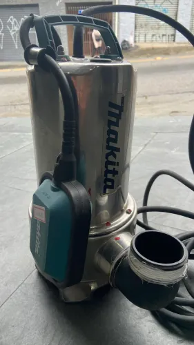 Bomba d?água Makita