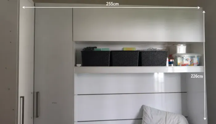 Guarda-roupas seminovo com vão para cama tamanho Queen