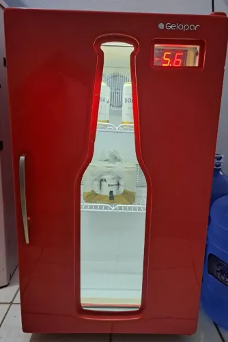 Cervejeira Expositora 120Lt Gelopar seminova e original de fábrica