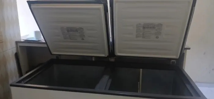 Vendo freeezer horizontal de duas portas,