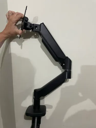 Braço articulado para monitor