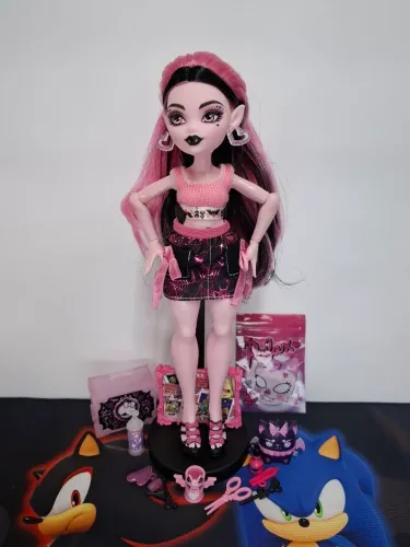Draculaura Self-Scare Secrets Monster High