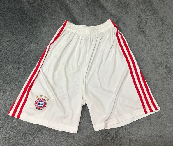 Short de Futebol Nike e Adidas