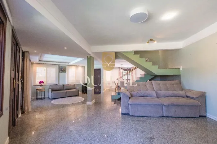 Casa em condomínio à venda Cachoeira de Bom Jesus , 3 suítes, 2 vagas R$1.790.000,00