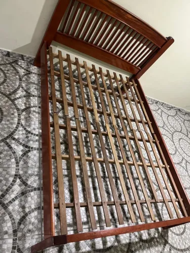 Cama madeira e colchão