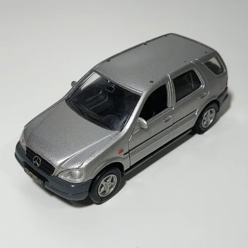 Miniatura Mercedes Classe M (W163) Welly No. 9730