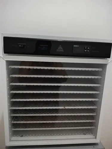 DESIDRATADORA DE ALIMENTOS/ DAS, 9 BANDEJAS + MESA DE INOX.