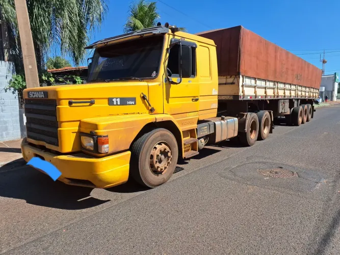 Scania 112 HW e carreta guerra conjunto