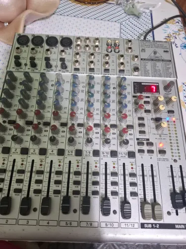 MESA DE BEHRINER EURORACK UB 1622FX PRO