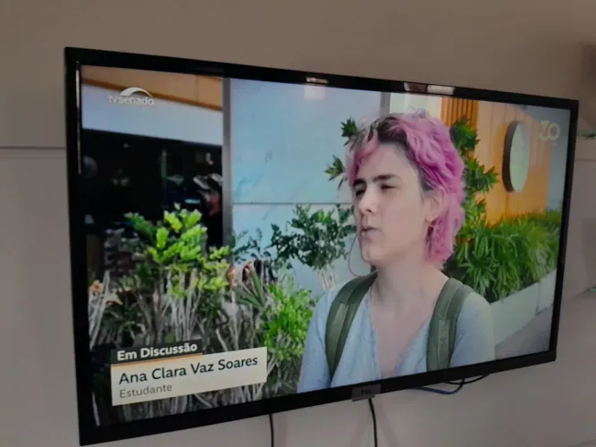 Vendo uma TV 