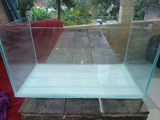 Aquário novo no vidro lapidado ideal para aquário plantado