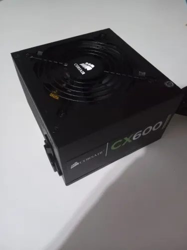 Fonte Corsair CX600 80 Plus Bronze