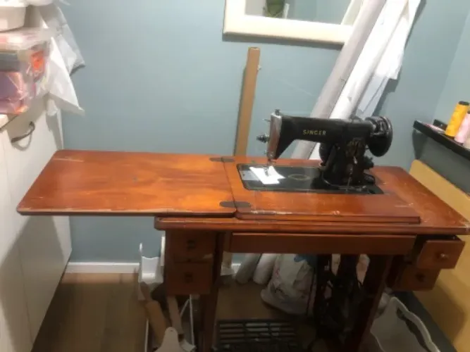 Vendo Máquina de Costura modelo singer em funcionando em ótimo estado.