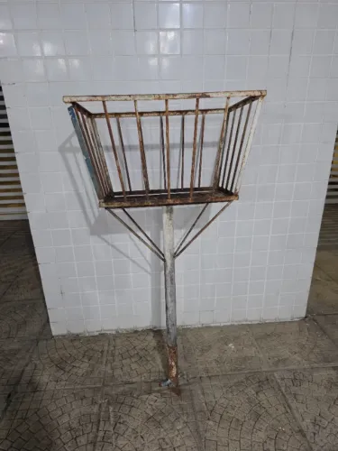 Lixeira de Rua/Calçada de Ferro