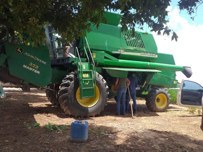 Colheitadeira john deere 1550