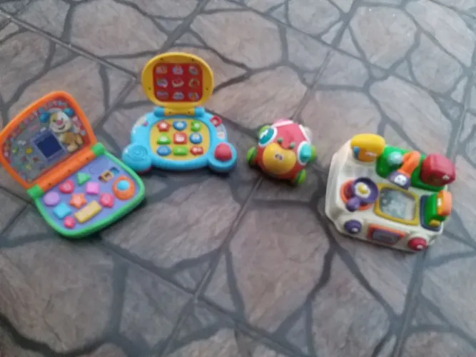 Vendo lindos brinquedos pra crianças a pilhas ( watt * )
