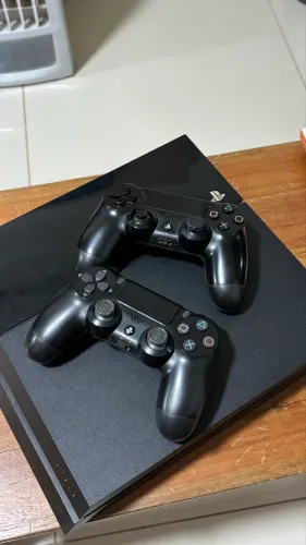 Ps4 Fat (500GBs) + 2 Controles + Jogos 