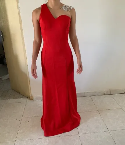 Vestido Vermelho com Tule e Pérolas