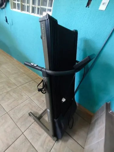Esteira Ergométrica Residencial R3 Movement Ideal para residências e reabilitação.