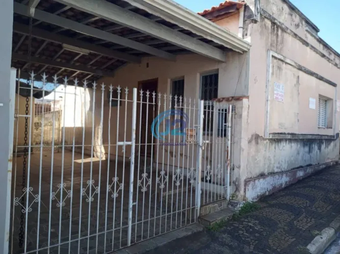 Casa à venda em localização central  excelente oportunidade para morar ou investir