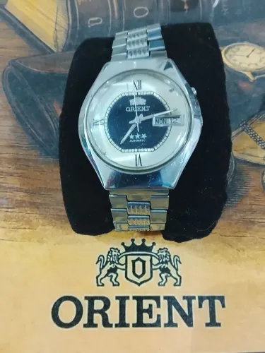 Orient automático número romano fundo preto 