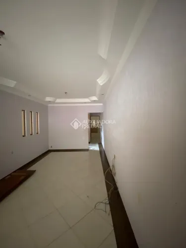 Sobrado à venda com 155 m² e 3 dormitórios no bairro Montanhão. Aproveite!