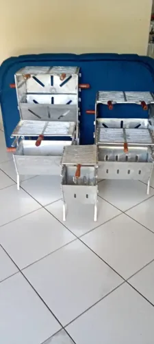 Churrasqueira em alumínio batido desmontável de fácil limpeza