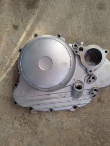 Tampa lateral direita do motor da Fazer 250/ serve também na Lander XTZ 250.
