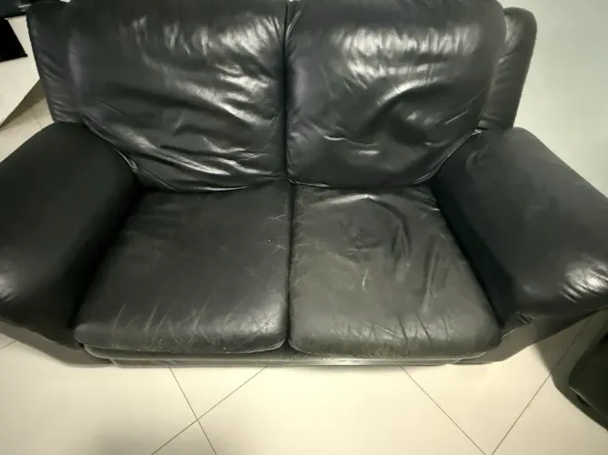 Sofá em 100% couro - Conjunto de 3 e 2 lugares