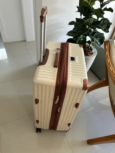 Vendo linda mala em estado de novo !