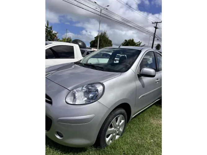 Nissan March S 1.0 12V Flex 5P 2014