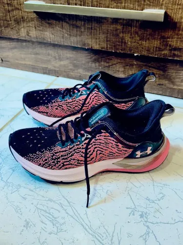 Tênis under armour charged stamina feminino na cor rosa+ preto