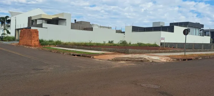 Vende-se terreno