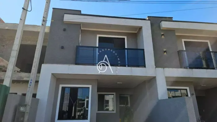 Sobrado para venda possui 103 metros quadrados com 3 quartos em Tatuquara - Curitiba - PR