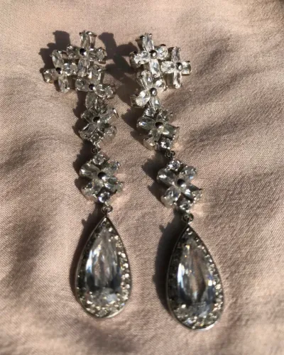 Par de Brincos em cristal Svarowisky banhado em ouro branco. Lindíssimo!! 