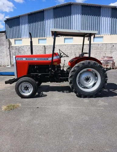 Trator 235 cafeeiro
