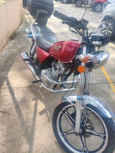 Intruder 125 super conservada.
