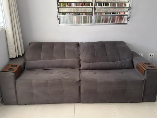Sofá cinza 4 lugares