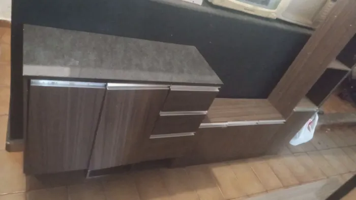ARMÁRIO AÉREO DE COZINHA COM BALCÃO PEQUENOS DETALHES SO MONTAR E USAR ENTREGO TENHO OUTRO