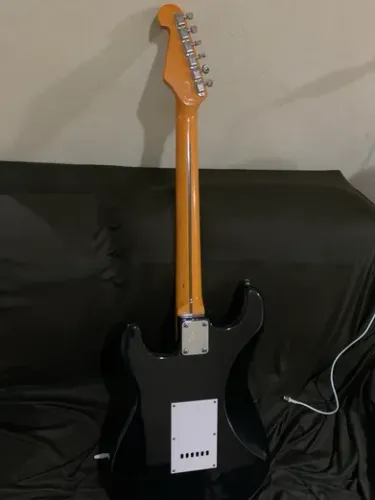 Guitarra SX e amplificador Borne Vorax 630