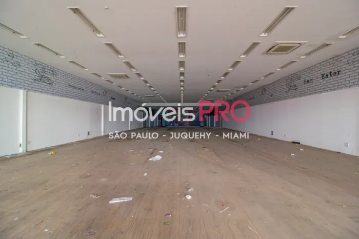 Imóvel comercial com 1112 metros, vão livre em rua movimentada em Moema pássaros.