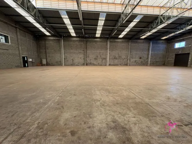 Espaço para Grandes Operações | Barracão Industrial com 1.020 m²