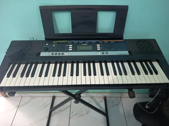 Teclado Yamaha PSR E243