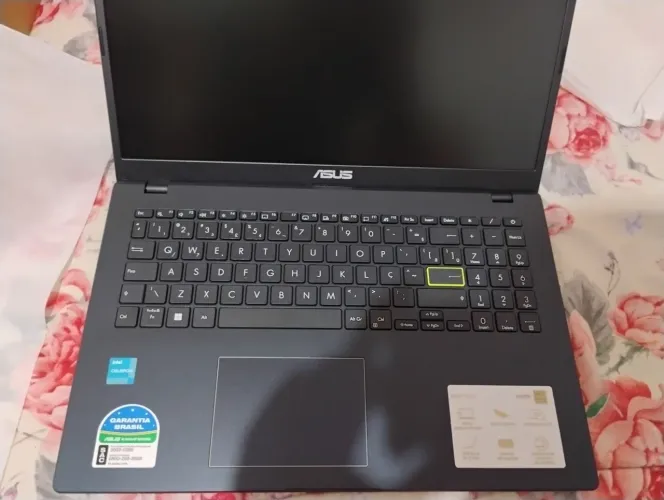 Vende-se Notebook ASUS VivoBook Go 15 E510KA 4GB/128GB Windows 11 Semi Novo/novo 