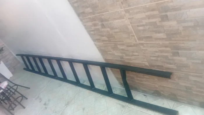Vendo escada metalon 4 metros 