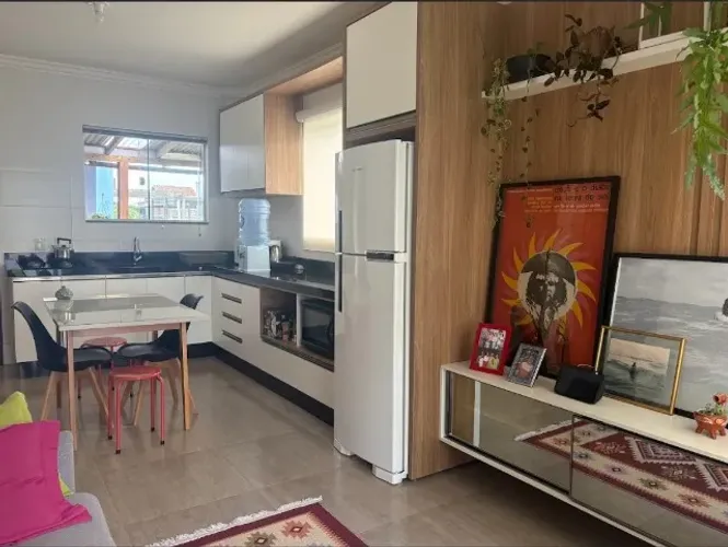 Linda Casa com Pátio Individual - Frente para a Rua - Móveis Planejados - Ótima Localizaçã