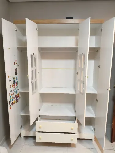 Guarda roupa usado bem conservado.